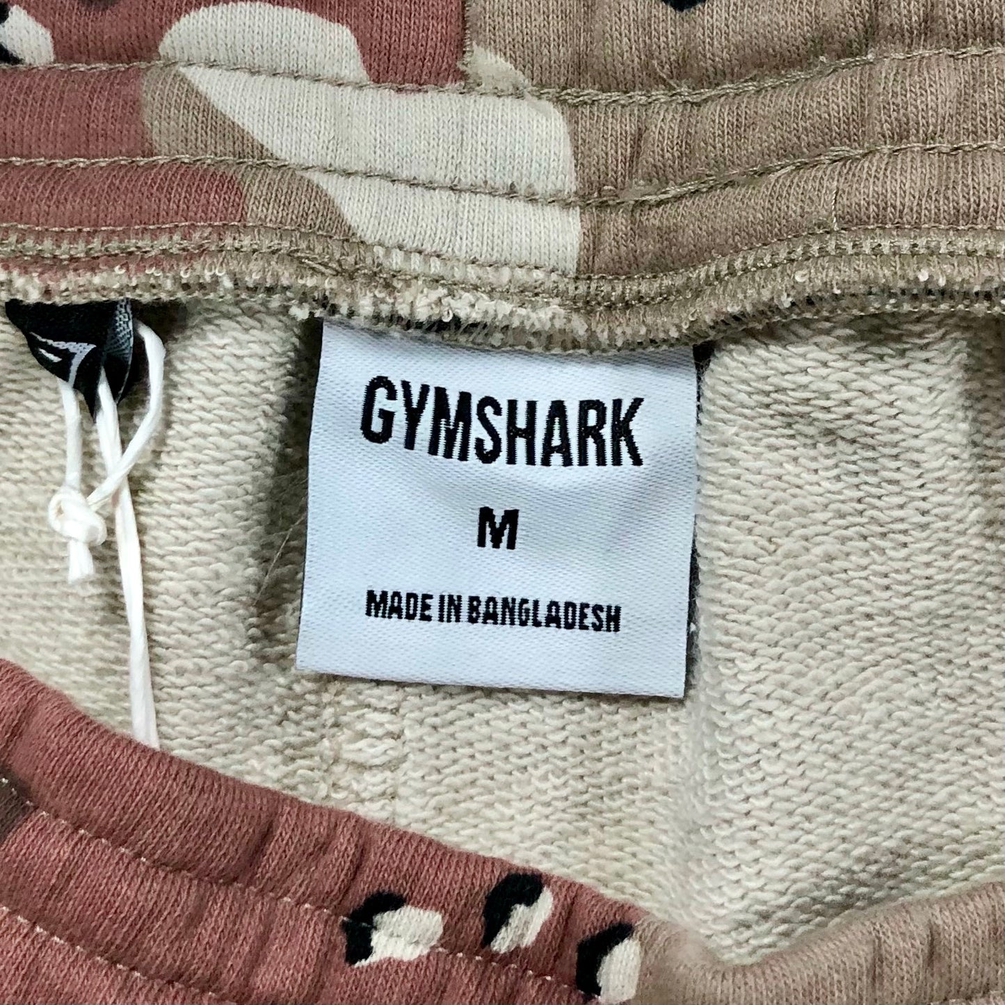 Short Lounge Gymshark 🏋🏼‍♂️ Diseño de camuflaje en color kaki y crema Talla M