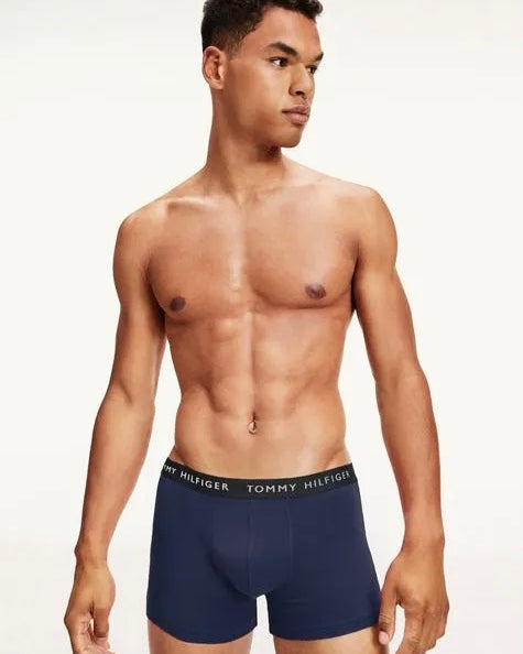 Paquete de 3 Boxer Briefs Tommy Hilfiger 🇺🇸 TH Comfort+ Tela Microfibra color azul, negro y celeste Talla S