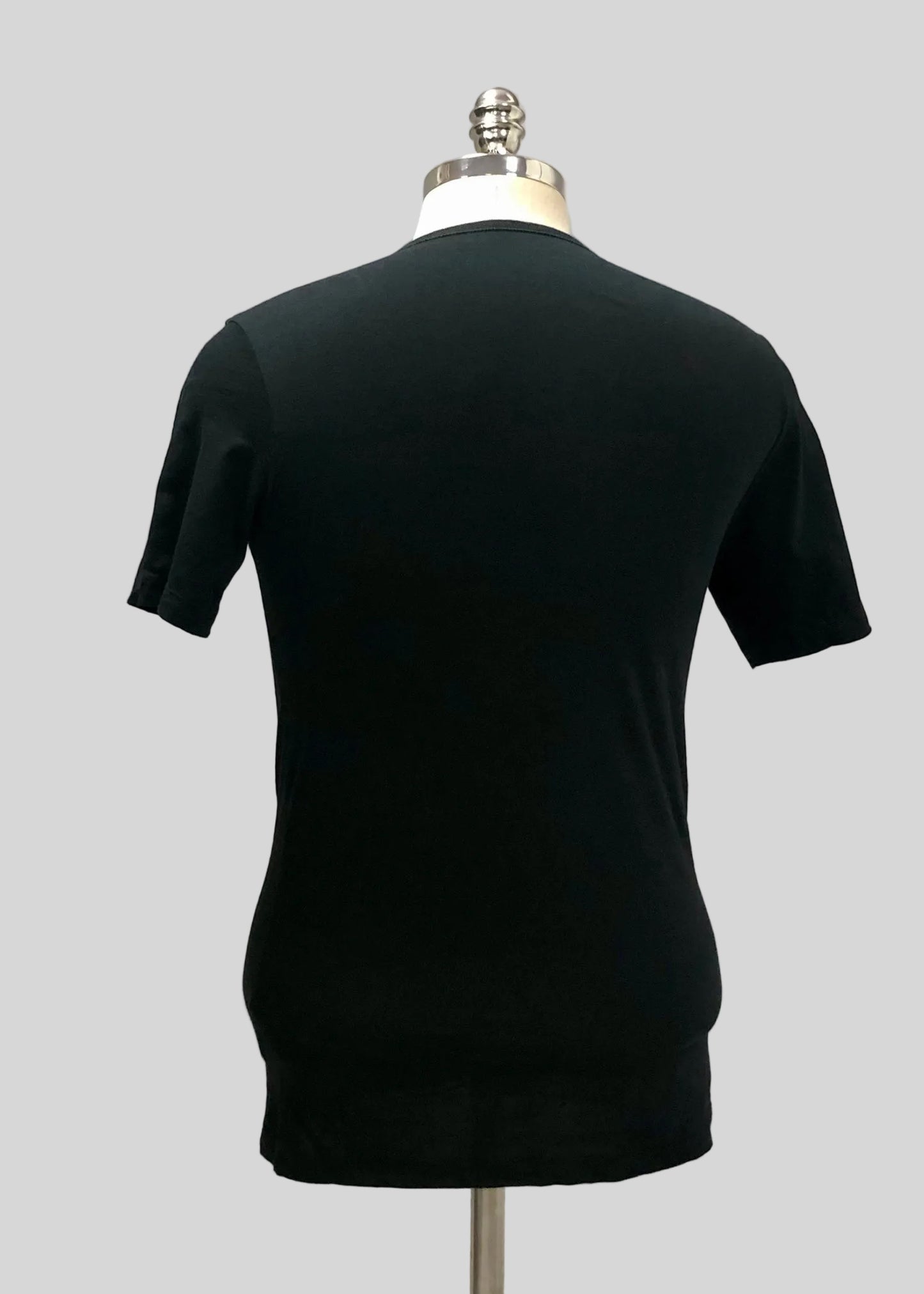 Camiseta cuello redondo Hugo Boss 🇩🇪 Cuello redondo Tela algodón color negro Talla S
