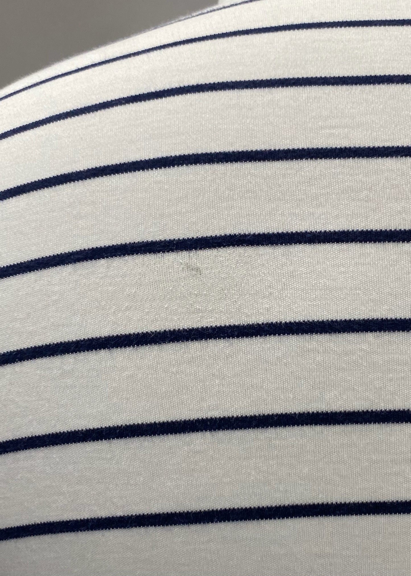 Camiseta Polo Ralph Lauren 🏇🏼 Color blanco con patrón de rayas color Azul navy Talla S Entalle Clásico