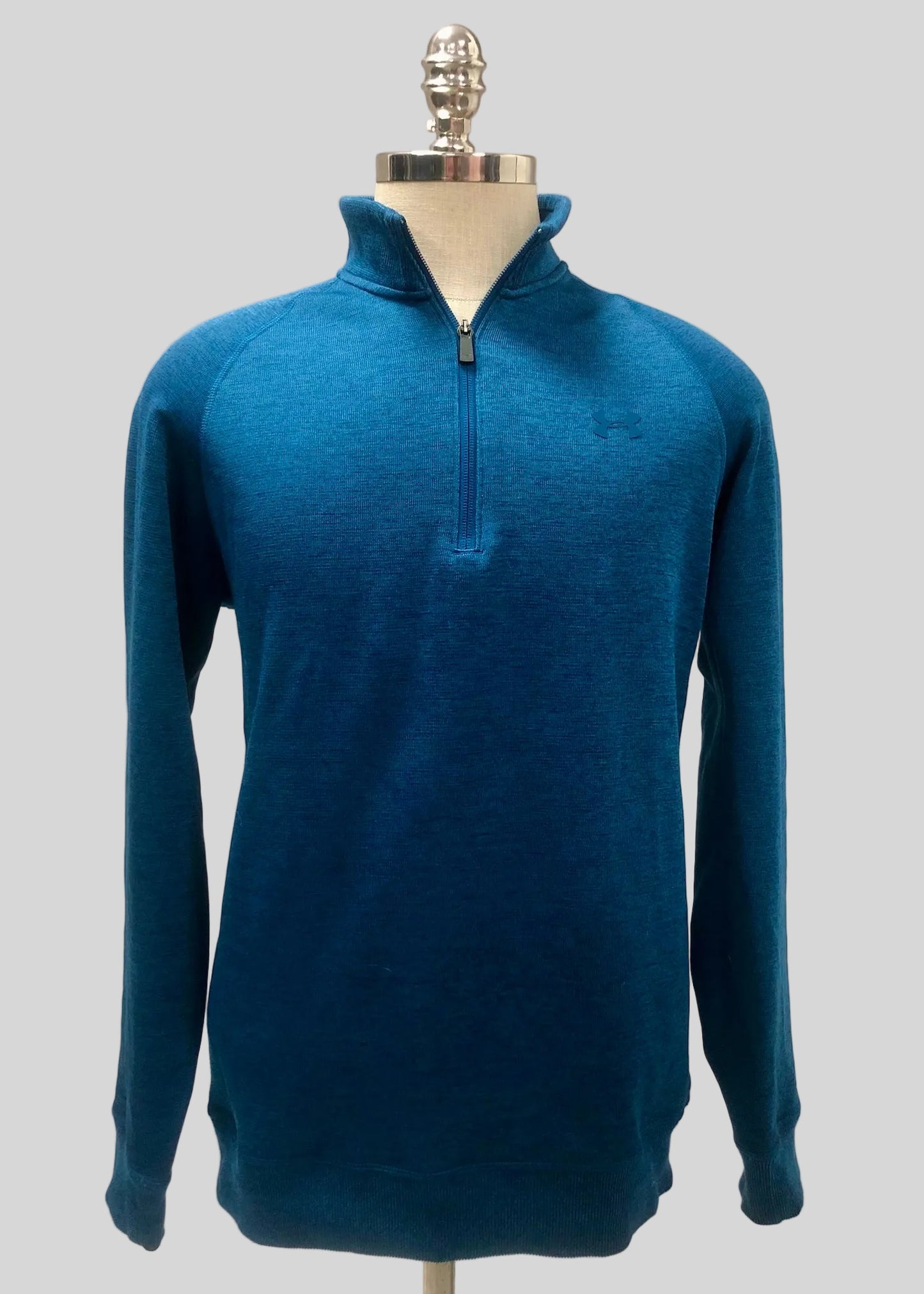 Sueter Jersey Under Armour 🏋🏽 color azul claro y logo en color azul Talla L