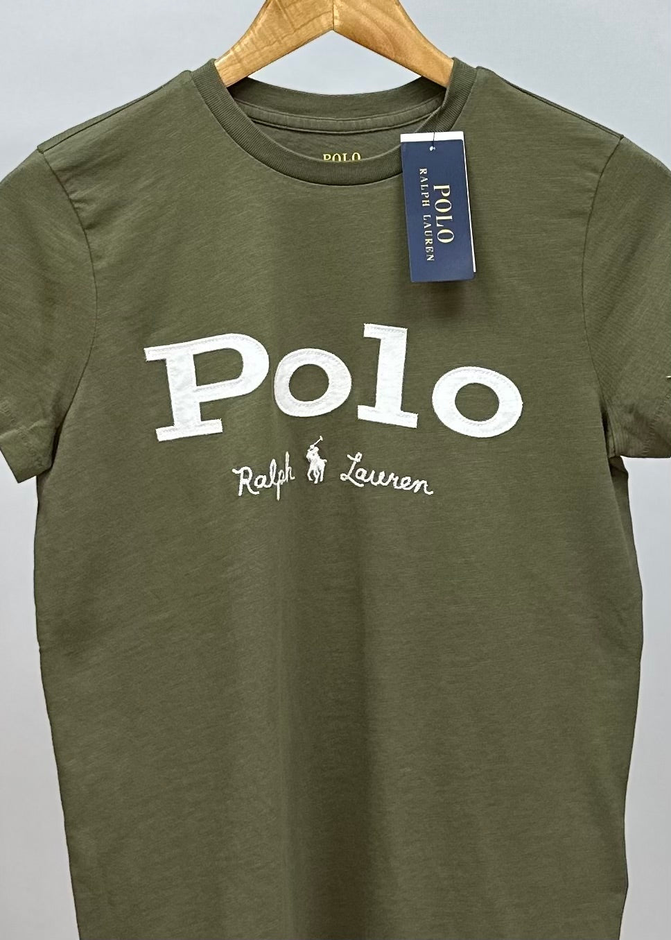 Camiseta cuello redondo de mujer Polo Ralph Lauren 🏇🏼 color verde oliva con diseño de logo blanco Talla XS Entalle Regular