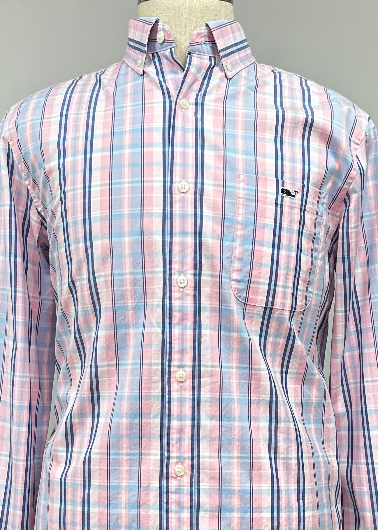 Camisa de botones Vineyard Vines 🐳 con patrón de rayas en color rosado, celeste y blanco Talla S Entalle Clásico