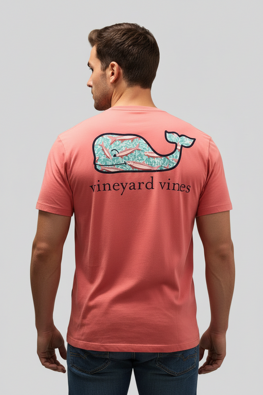 Camiseta cuello redondo Vineyard Vines 🐳 color rosado magenta con logo de ballena con peces Talla S