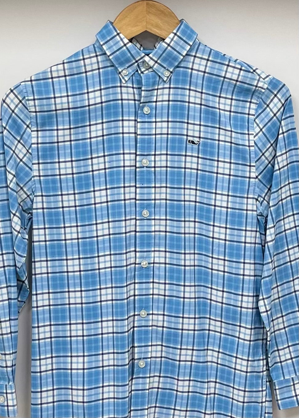 Camisa de niño Vineyard Vines 🐳 con patrón de cuadros en color celeste, azul y blanco Talla M de niño Entalle Regular