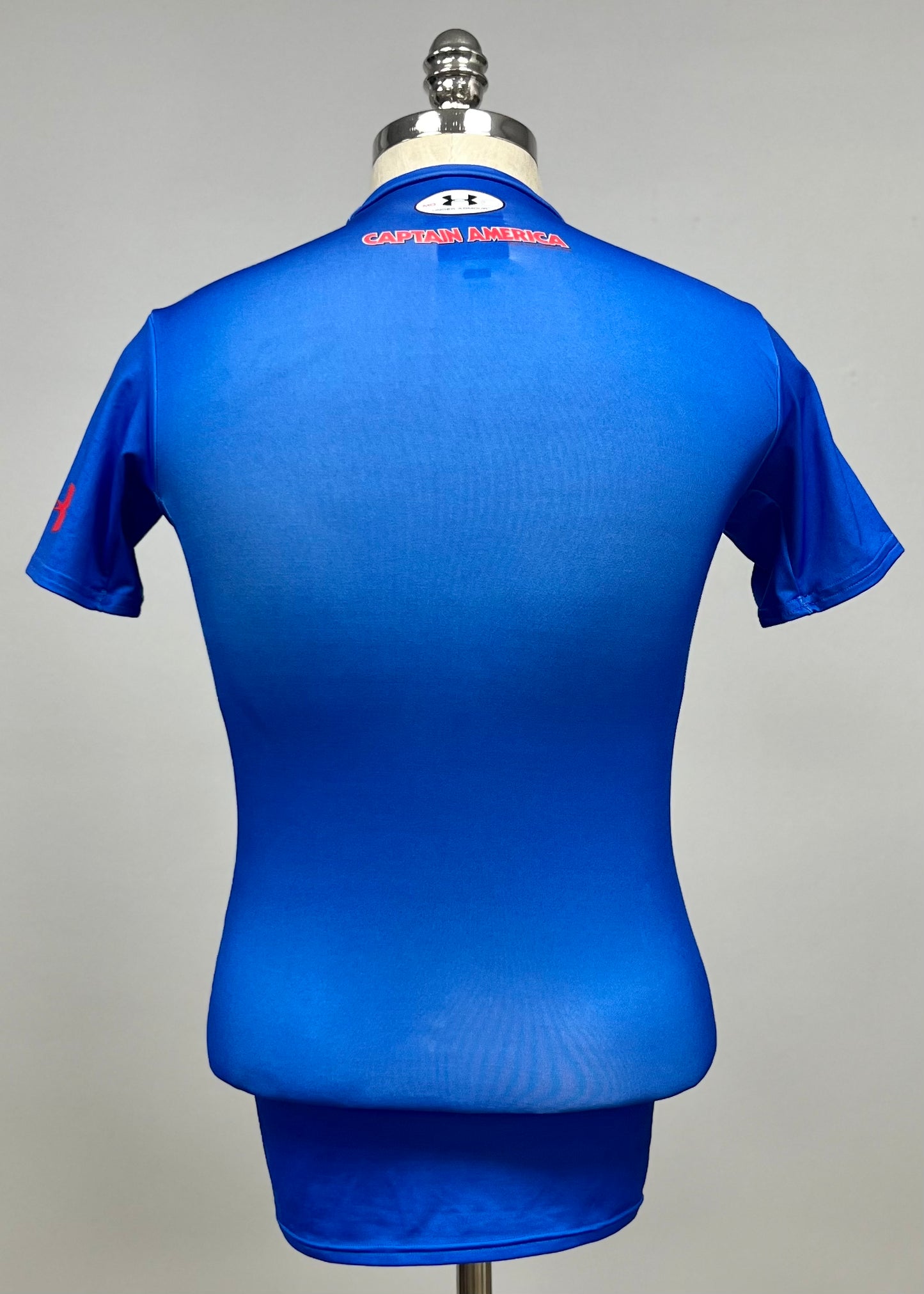 Camiseta de compresión Under Armour 🏋🏽 color azul con diseño de capitán america Talla M