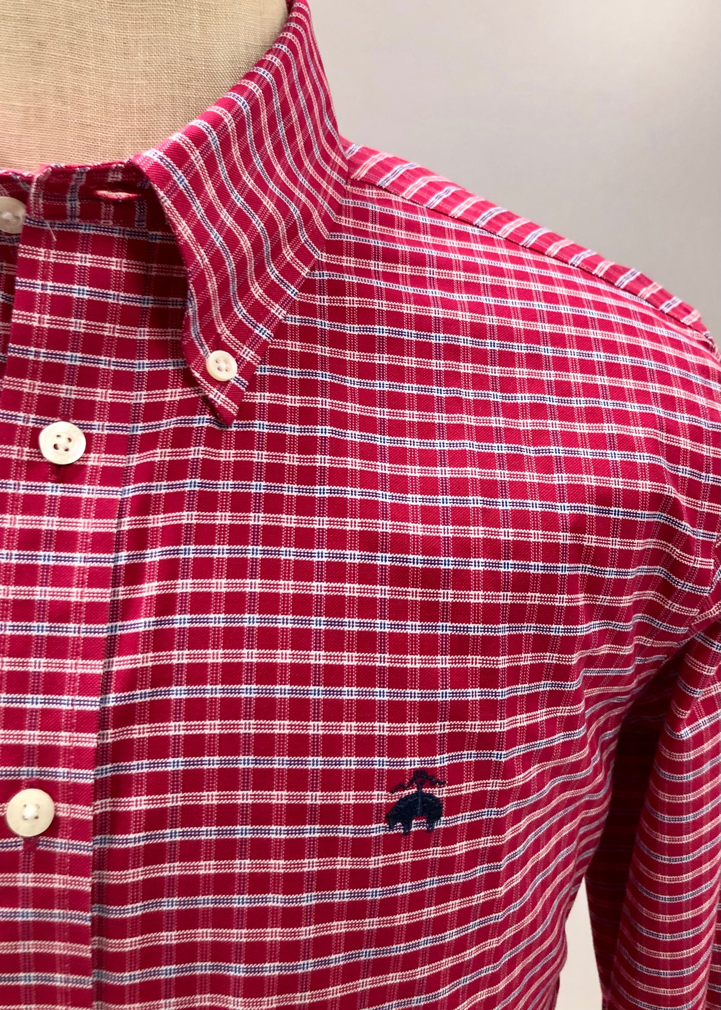 Camisa Brooks Brothers 🐑 color rojo con cuadros en azul y blanco Talla M Entalle Regular