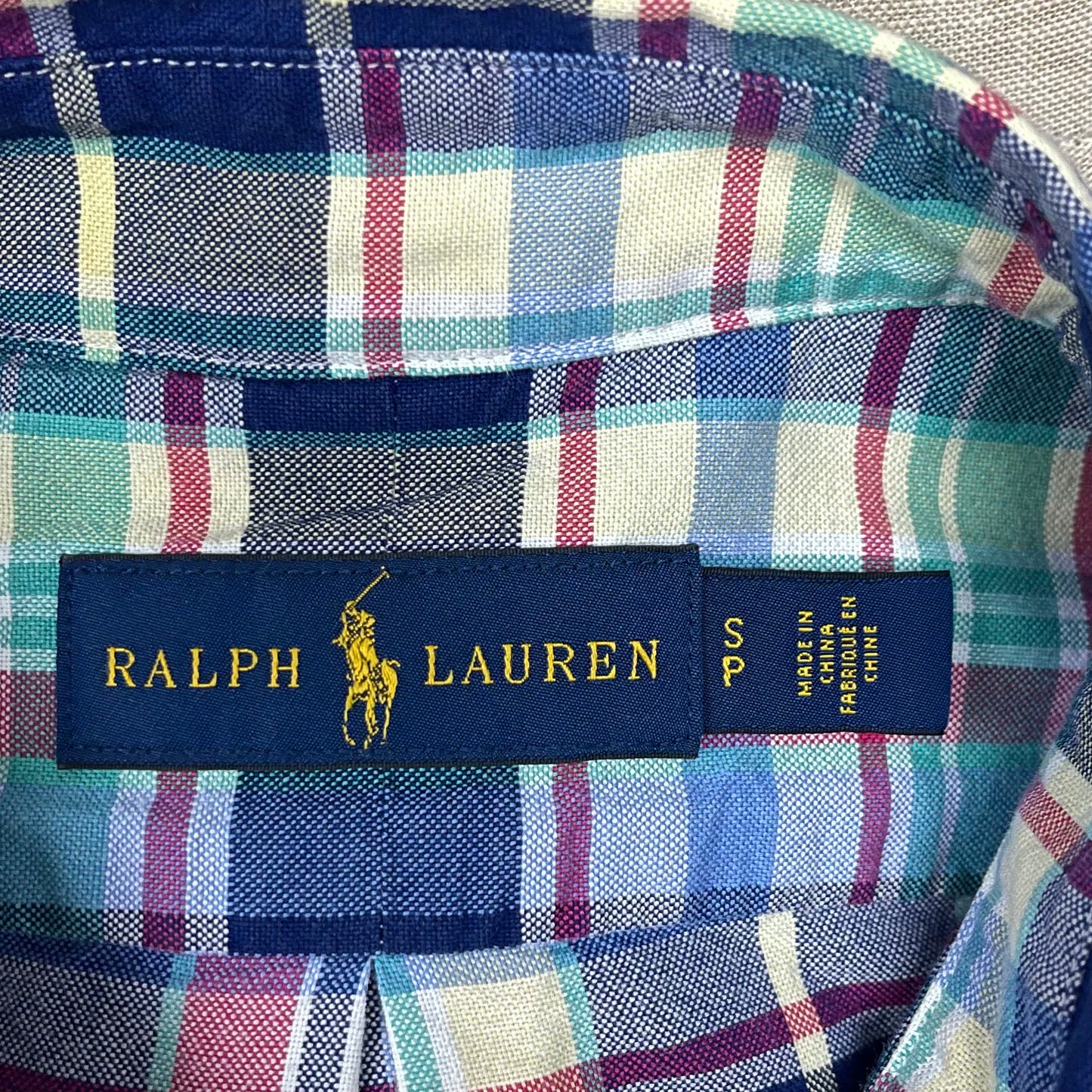 Camisa Polo Ralph Lauren 🏇🏼 con patron de cuadros tartán en color azul navy, verde y celeste Talla S Entalle Regular