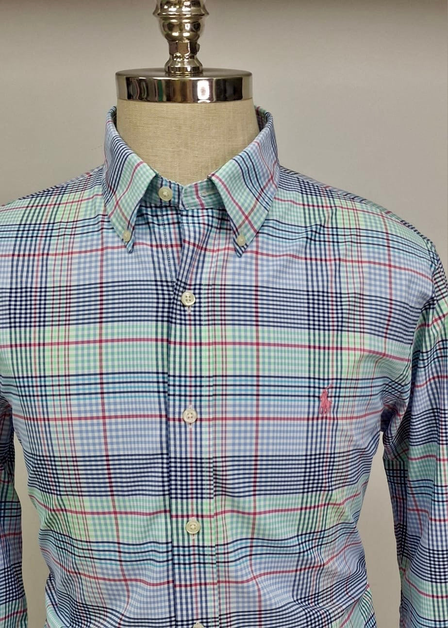 Camisa Polo Ralph Lauren 🏇🏼 con patrón de cuadros celeste, azul, rojo y verde Talla L Entalle Clásico