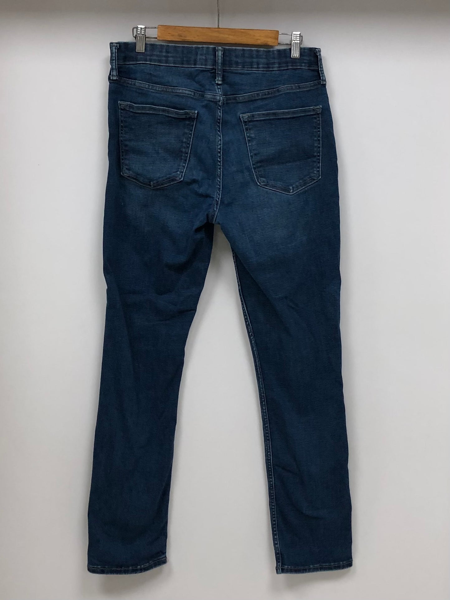 Pantalon jeans Old Navy 🇺🇸 color azul oscuro Talla 33x32 Corte Slim Fit