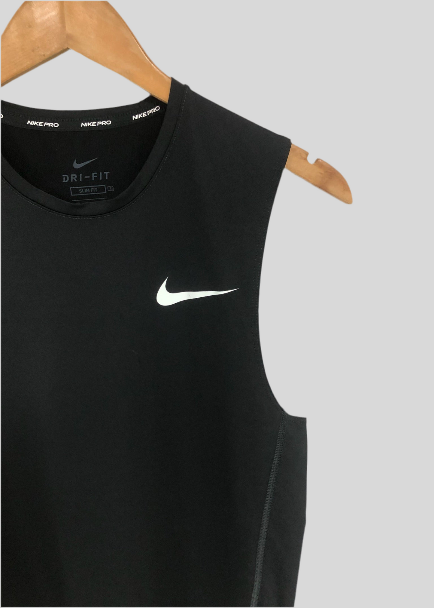 Camiseta de entrenamiento cuello redondo Nike ✔️ color negro sin mangas Talla S Entalle Slim Fit