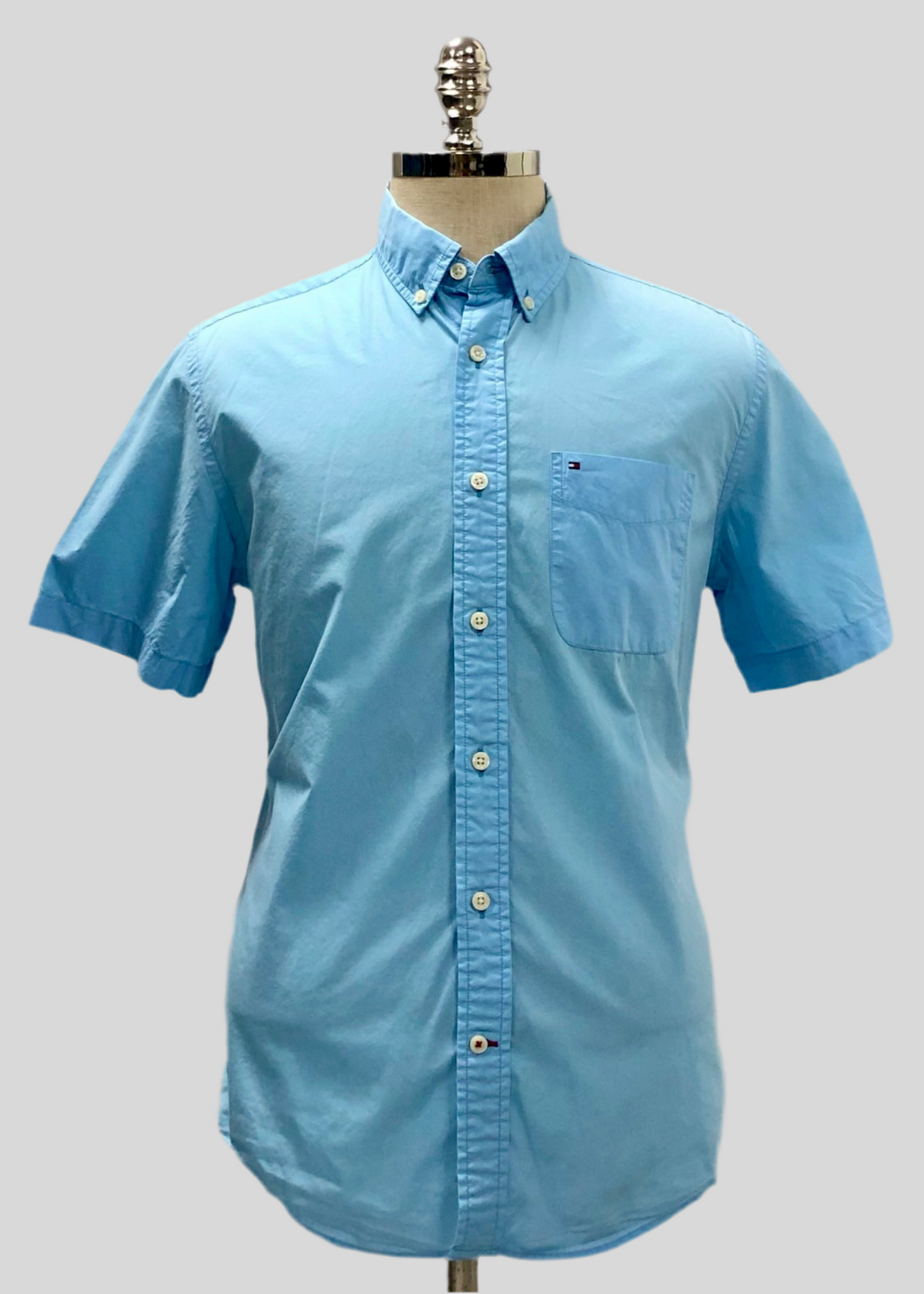 Camisa de botones Tommy Hilfiger 🇺🇸 en color celeste Talla S Entalle Clásico (ver descripción)