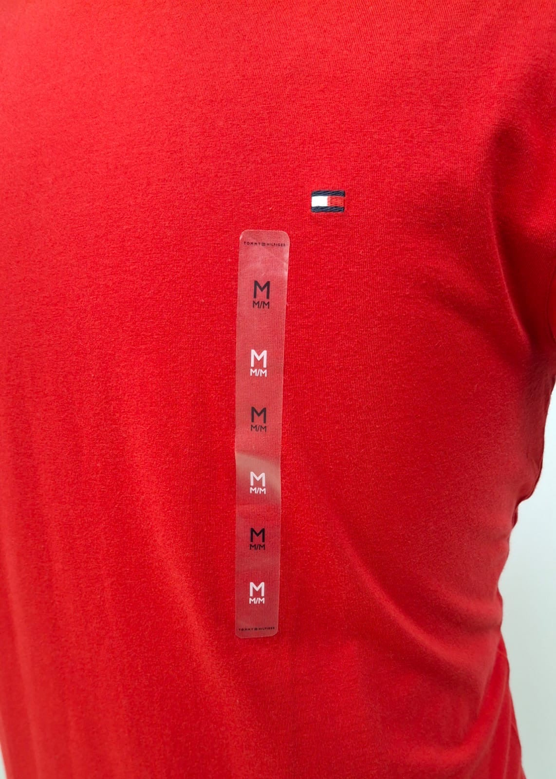 Camiseta cuello Redondo Tommy Hilfiger 🇺🇸 color rojo Talla Medium