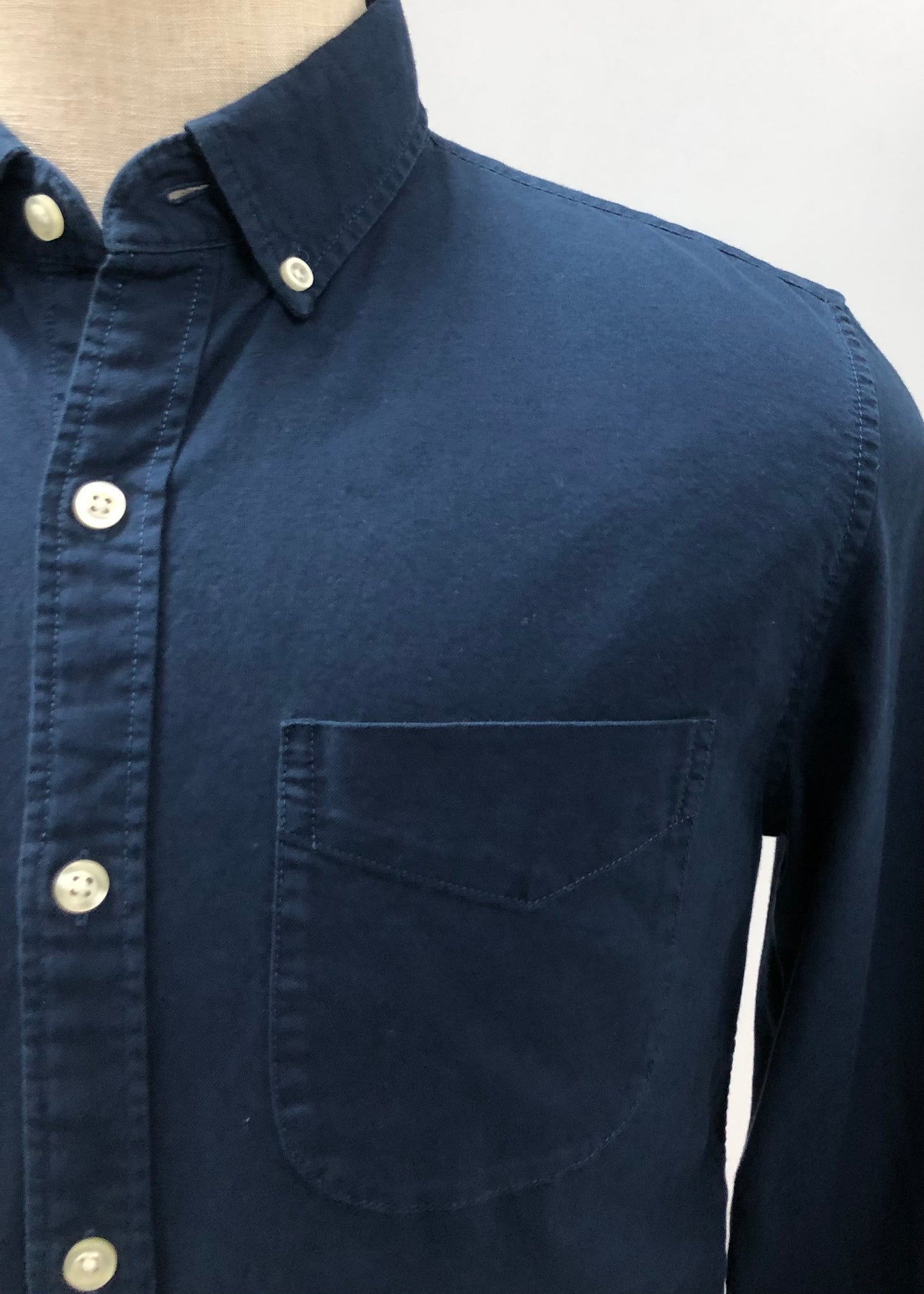 Camisa de botones GAP  color azul navy Talla S Entalle Slim Fit