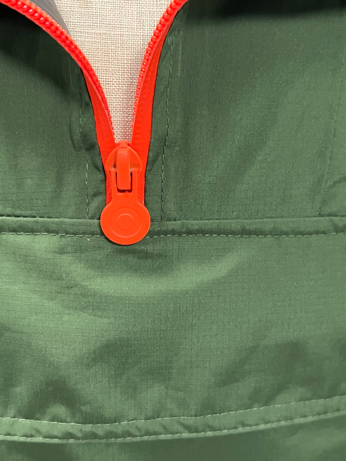 Jacket rompevientos con capucha Hunter 🇬🇧 color verde oliva con zíper de 1/4 y logo tradicional Talla S
