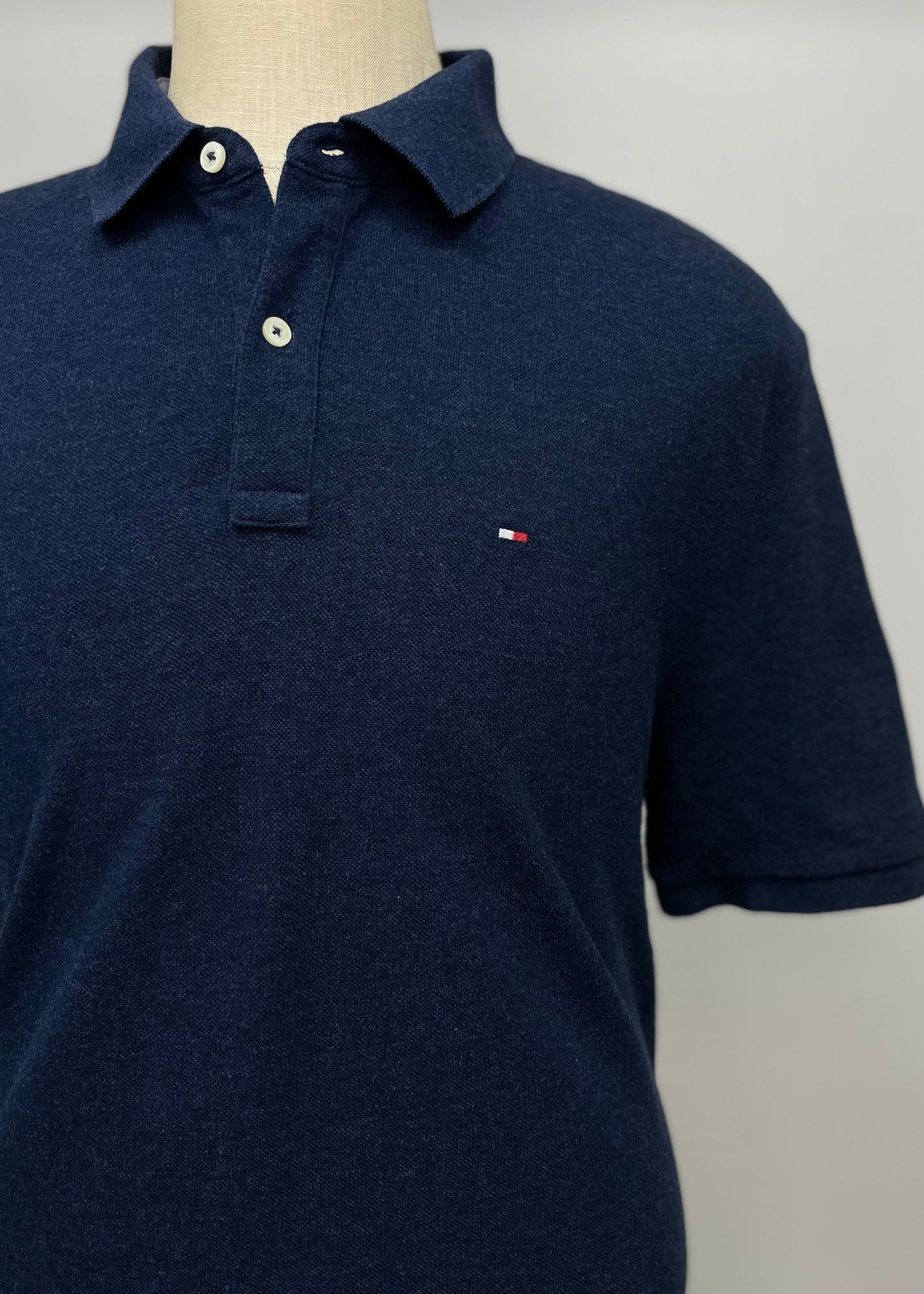 Camiseta Polo Tommy Hilfiger 🇺🇸 color azul navy Talla XL Entalle Custom Fit