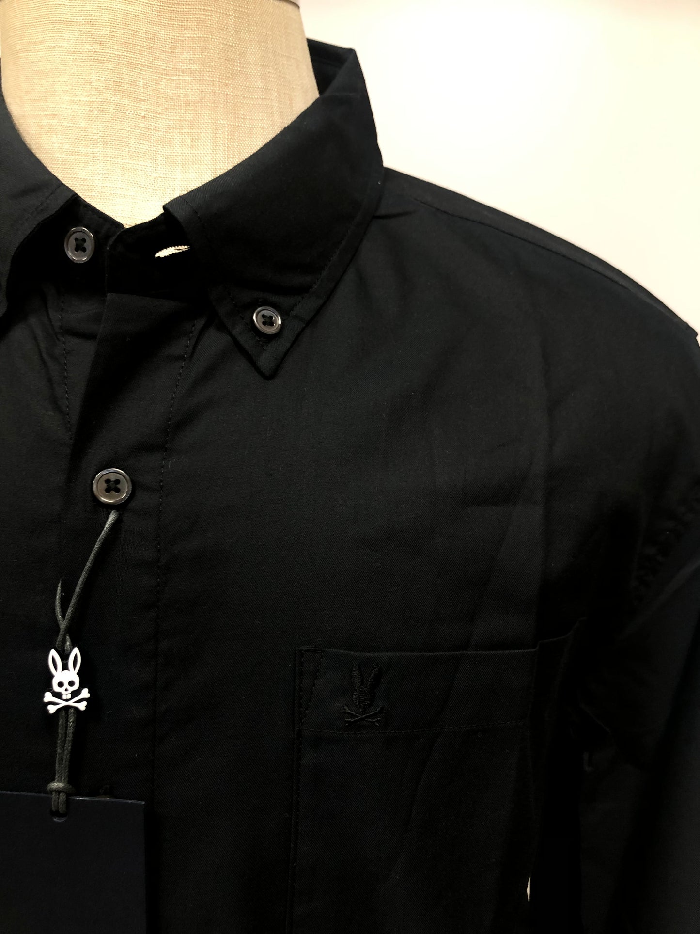 Camisa de botones Psycho Bunny 🐰  Color negro con logo tradicional Talla L Entalle Regular