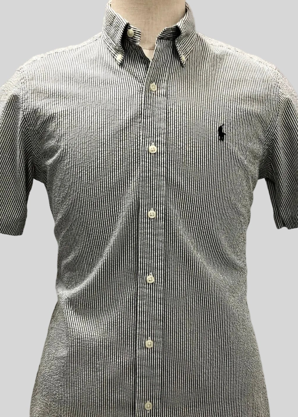 Camisa Polo Ralph Lauren 🏇🏼 Seersucker de rayas en color negro y blanco Talla S Entalle Regular