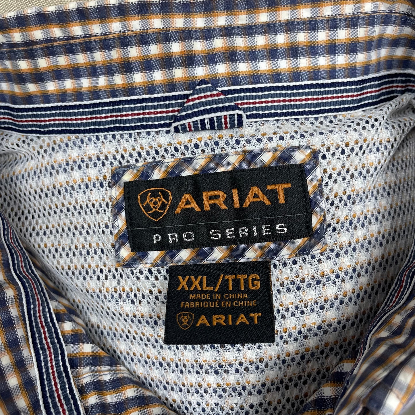 Camisa de botones Ariat 🐂 con patron de cuadros azul, amarillo y blanco Talla XXL Entalle Regular (ver descripción)