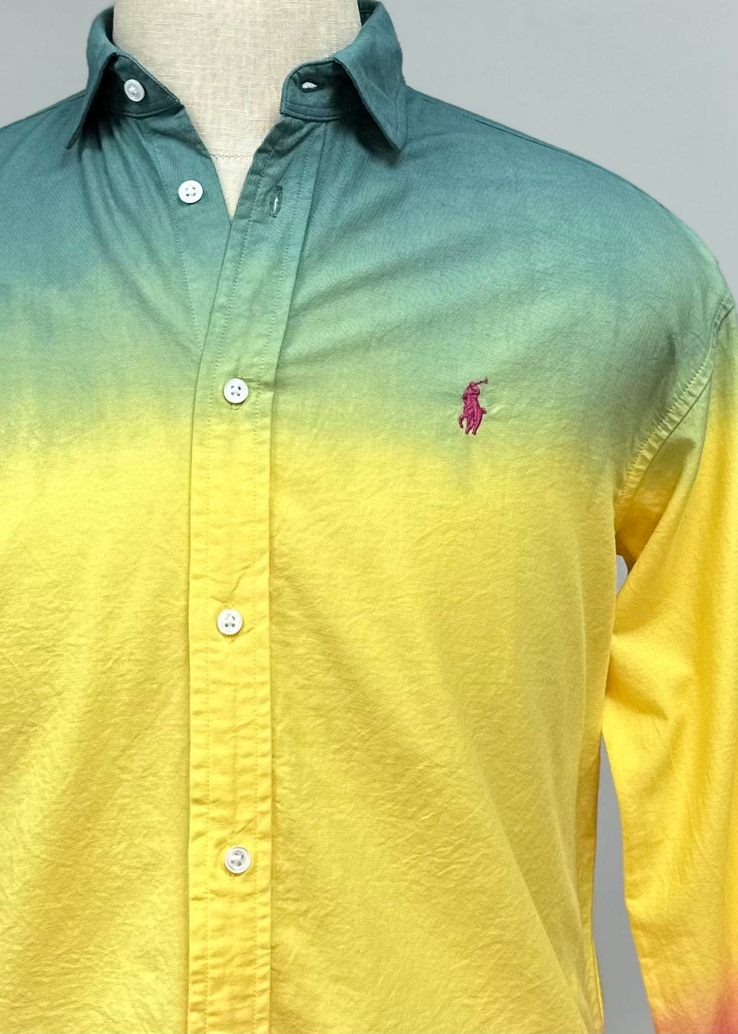 Camisa de mujer Polo Ralph Lauren 🏇🏼 con diseño especial degradado en color verde, amarillo y rojo Talla M Entalle Regular