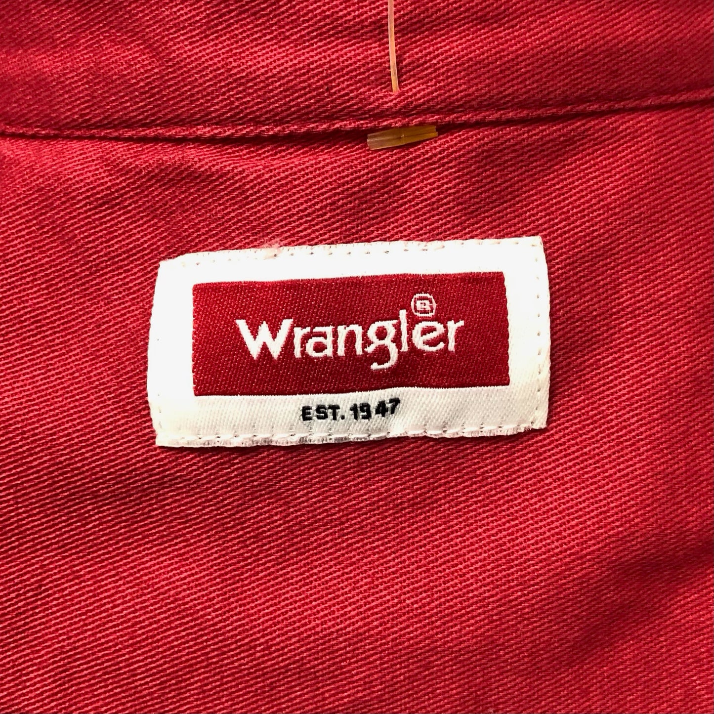 Camisa Wrangler 🐎 Con diseño cargo en color rojo oscuro Talla XL Entalle Regular