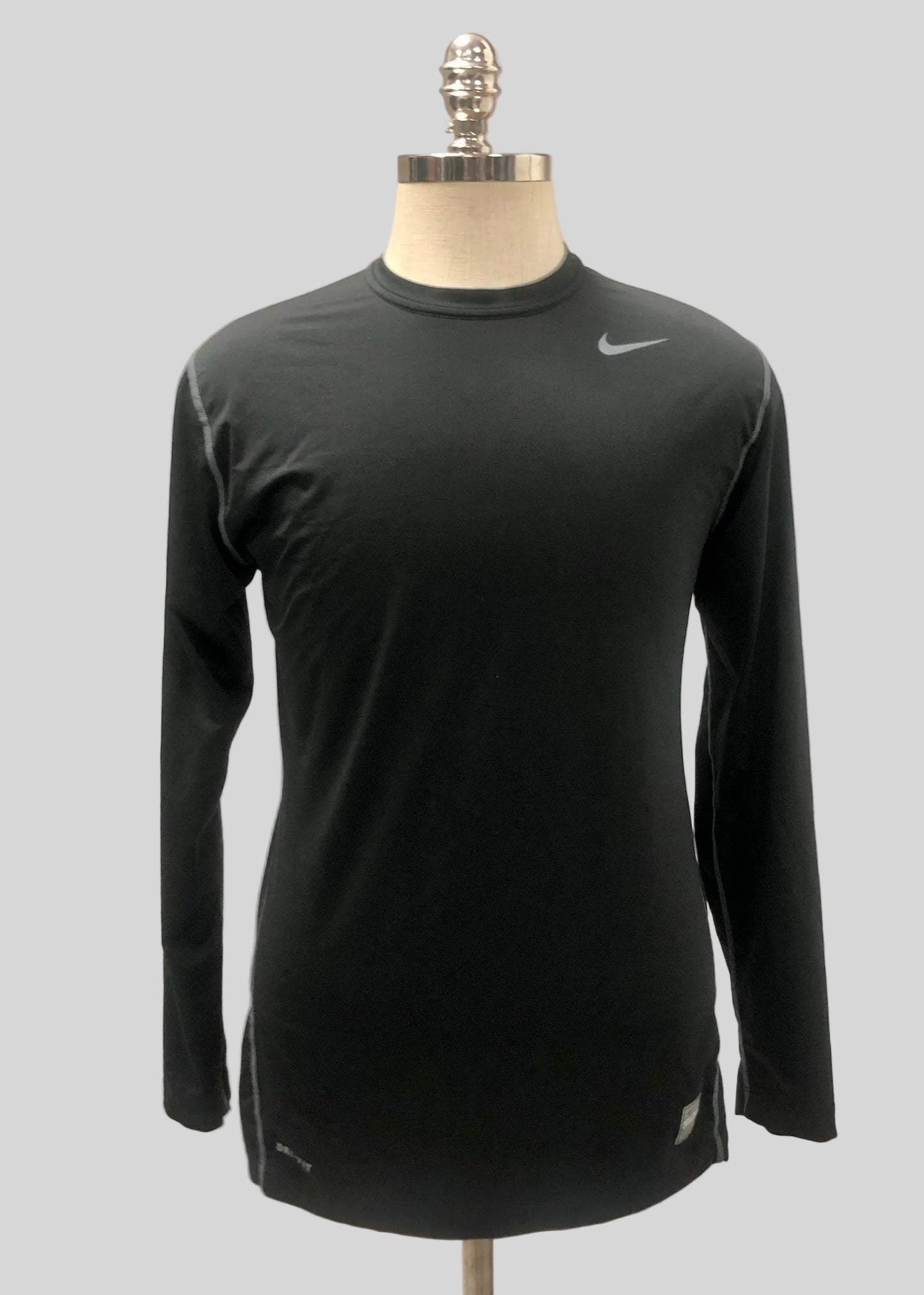 Camiseta de compresión Nike ✔️ color negro y logo en gris Talla L