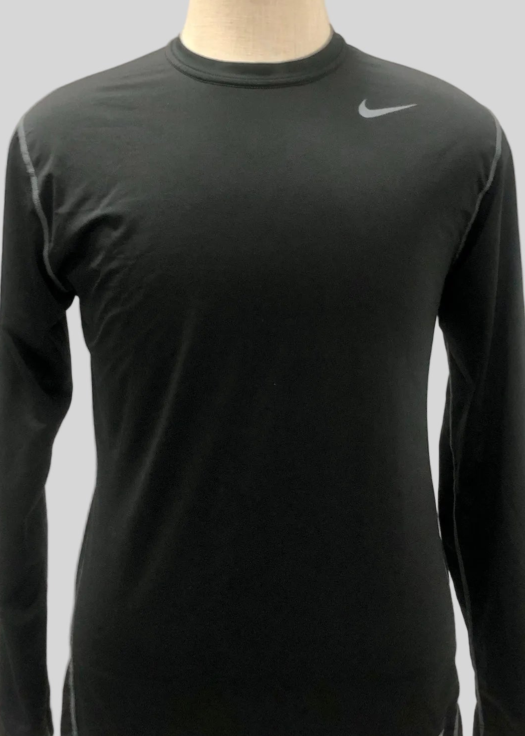 Camiseta de compresión Nike ✔️ color negro y logo en gris Talla L