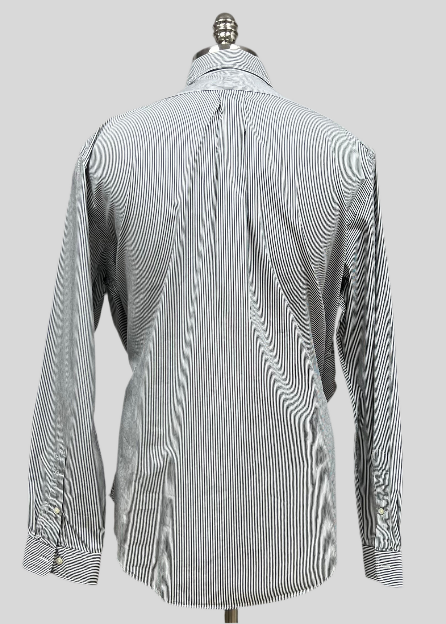 Camisa Polo Ralph Lauren 🏇🏼 color blanco con patron de rayas finas en color negro Talla L Entalle Regular