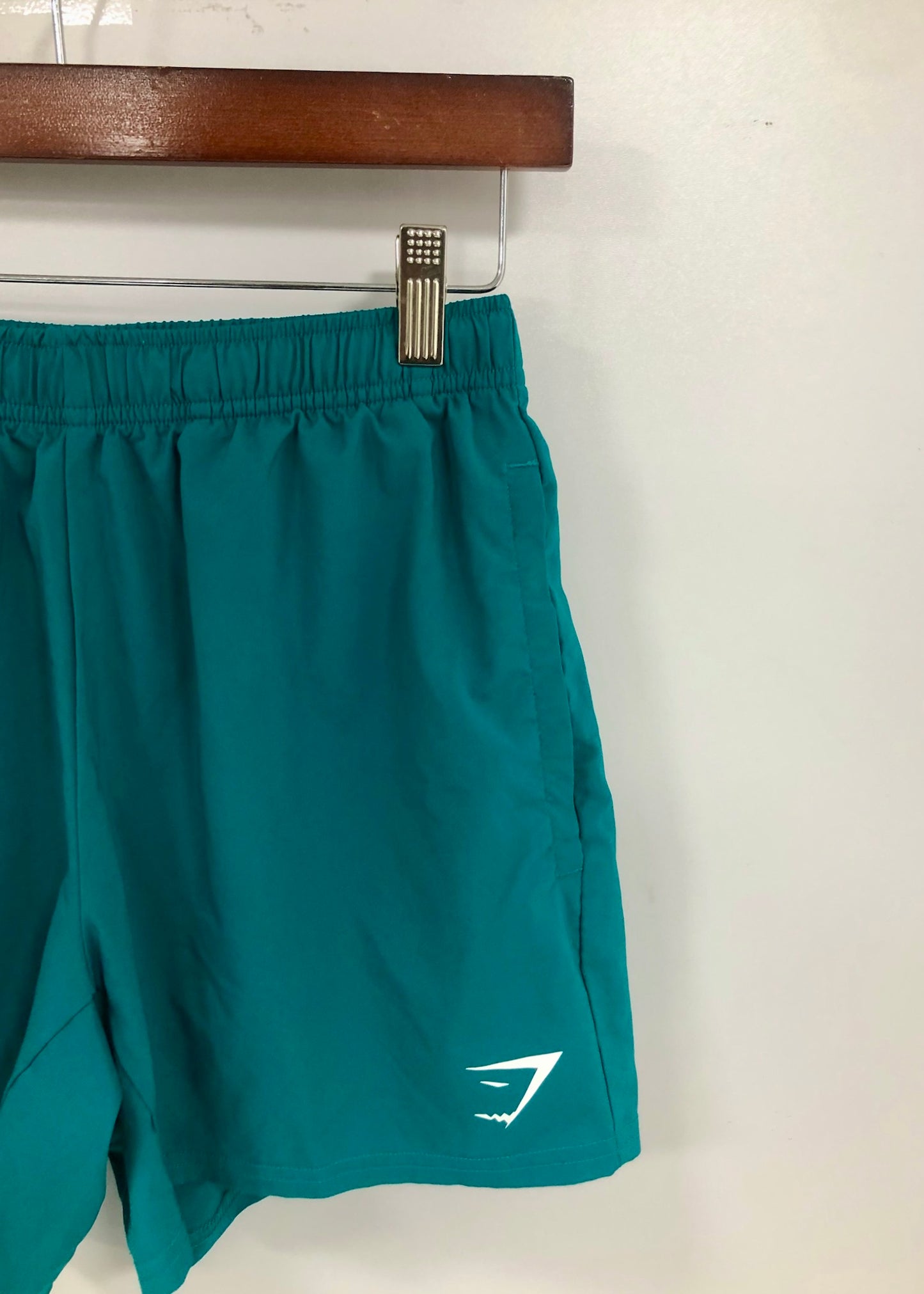 Short Deportivo Gymshark 🏋🏼‍♂️ Tela performance color verde esmeralda talla S