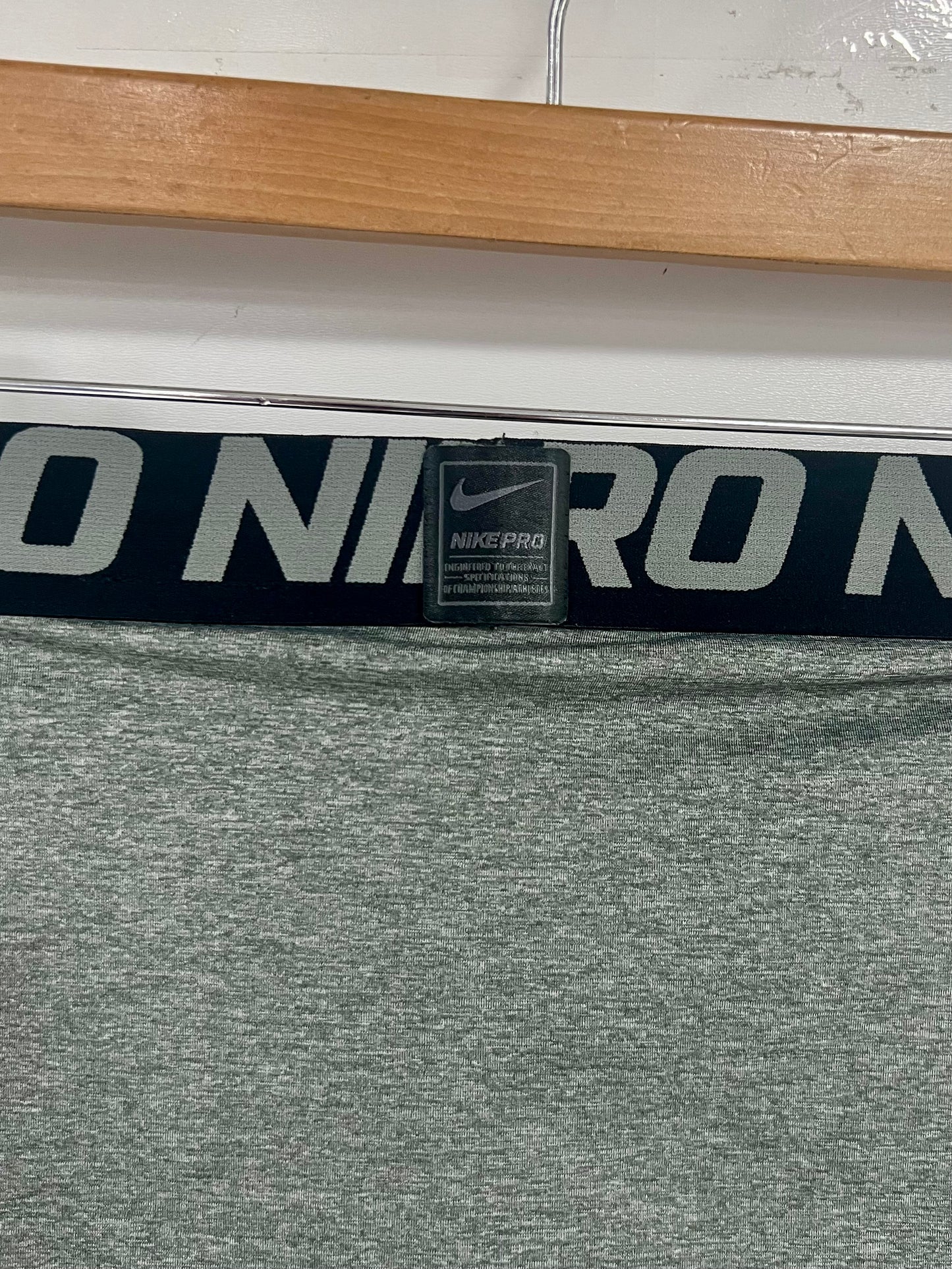 Malla de entrenamiento licra Nike ✔️ Pro Dri-FIT de 3/4 de largo para hombre en Color gris cintura negro Talla XXL