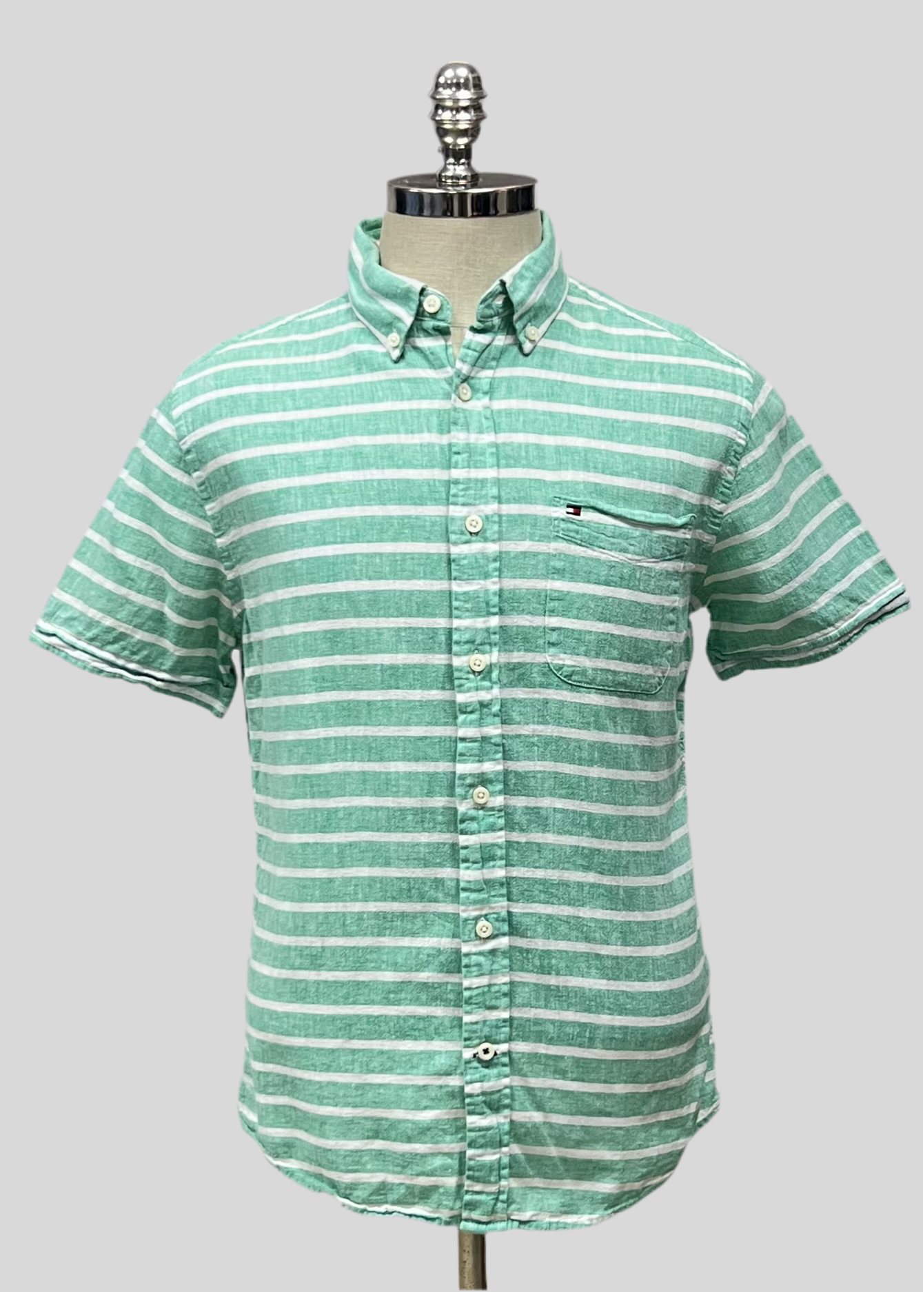 Camisa de botones Tommy Hilfiger 🇺🇸 de lino de rayas en color verde y blanco Talla M Entalle Custom Fit