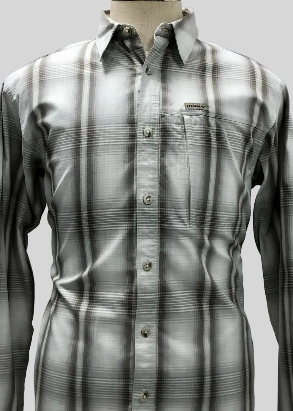 Camisa de botones Columbia 🔹 con patrón de cuadros en color verde oliva y blanco Talla M