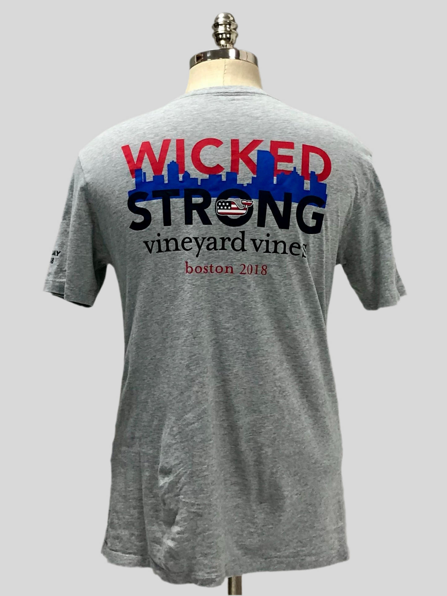 Camiseta cuello redondo Vineyard Vines 🐳 color gris claro con Diseño de Boston Talla S