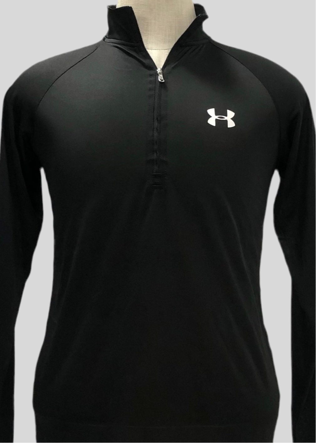 Sueter Jersey Under Armour 🏋🏽 color negro y logo en color blanco Talla S