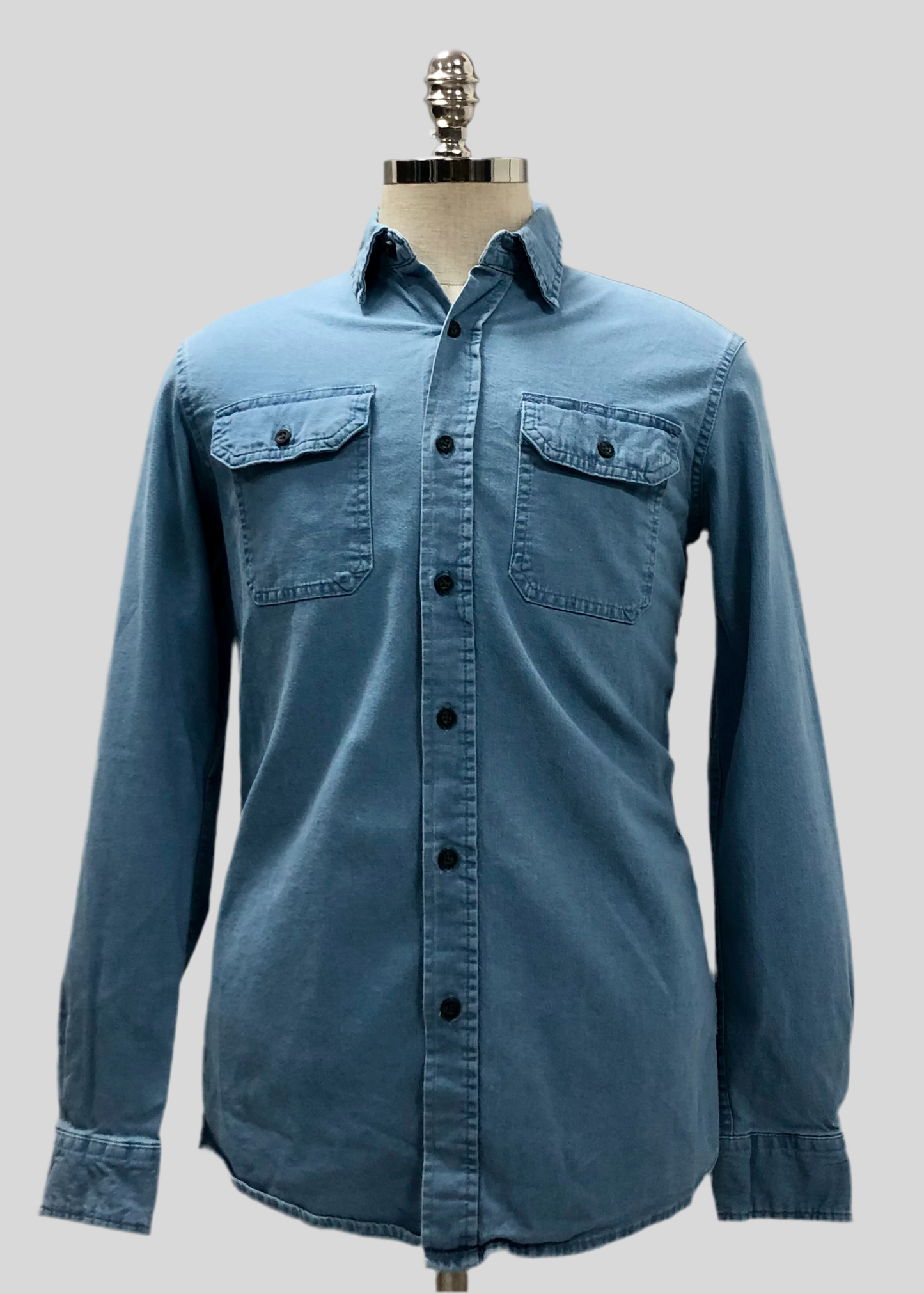Camisa de botones Wrangler 🐎 De jeans en color celeste Talla S Entalle Regular