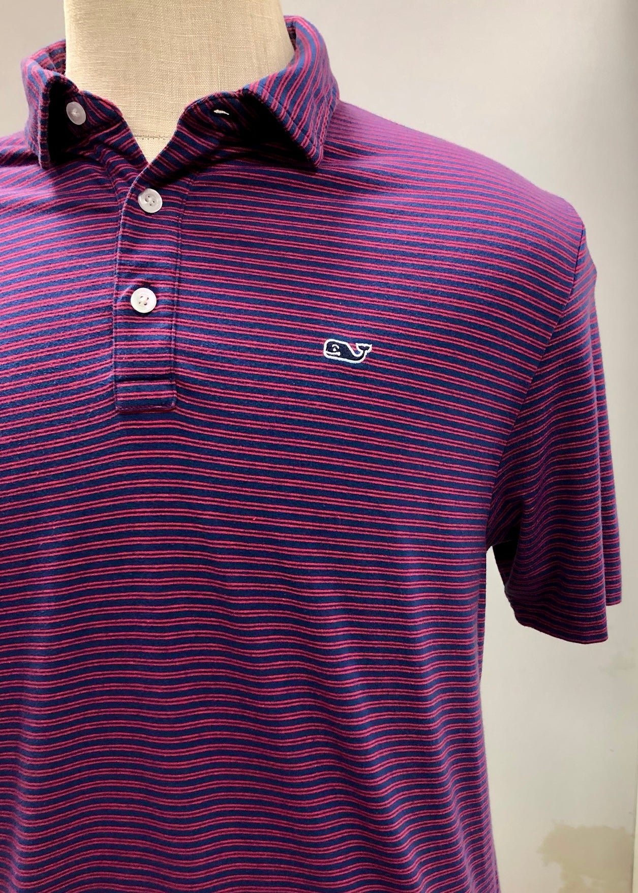 Camiseta Polo Vineyard Vines 🐳 con rayas en rojo y azul navy Talla M Entalle Regular