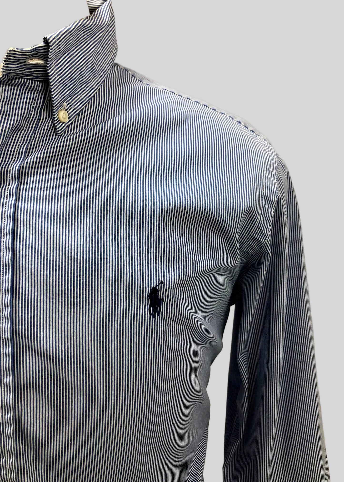 Camisa Polo Ralph Lauren 🏇🏼 de finas rayas azul navy y blanco Talla L Entalle Custom Fit