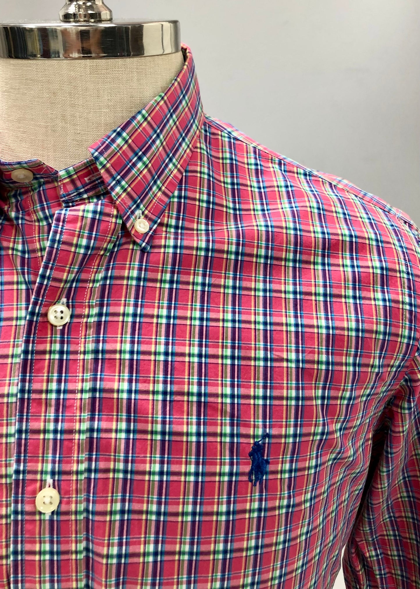 Camisa Polo Ralph Lauren 🏇🏼 de cuadros en color rojo, verde y azul Talla M Entalle Regular