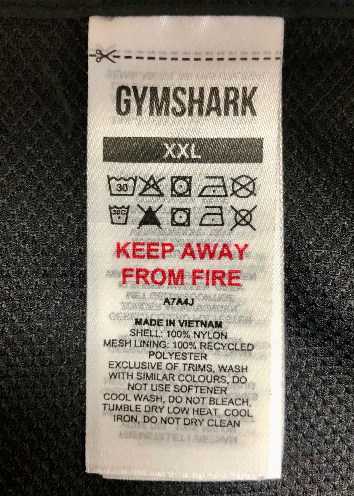 Jacket con capucha Gymshark 🦈 Impermeable color negro y con zíper completo Talla XXL