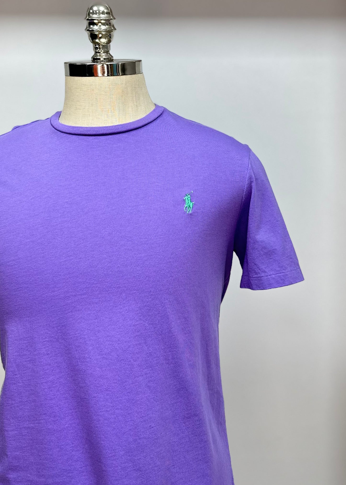 Camiseta cuello Redondo Polo Ralph Lauren 🏇🏼 color morado manga corta Talla Large Entalle Regular