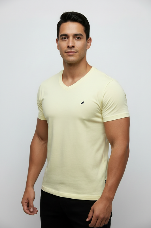 Camiseta cuello V Nautica ⚓️ color amarillo claro con logo azul navy Talla S