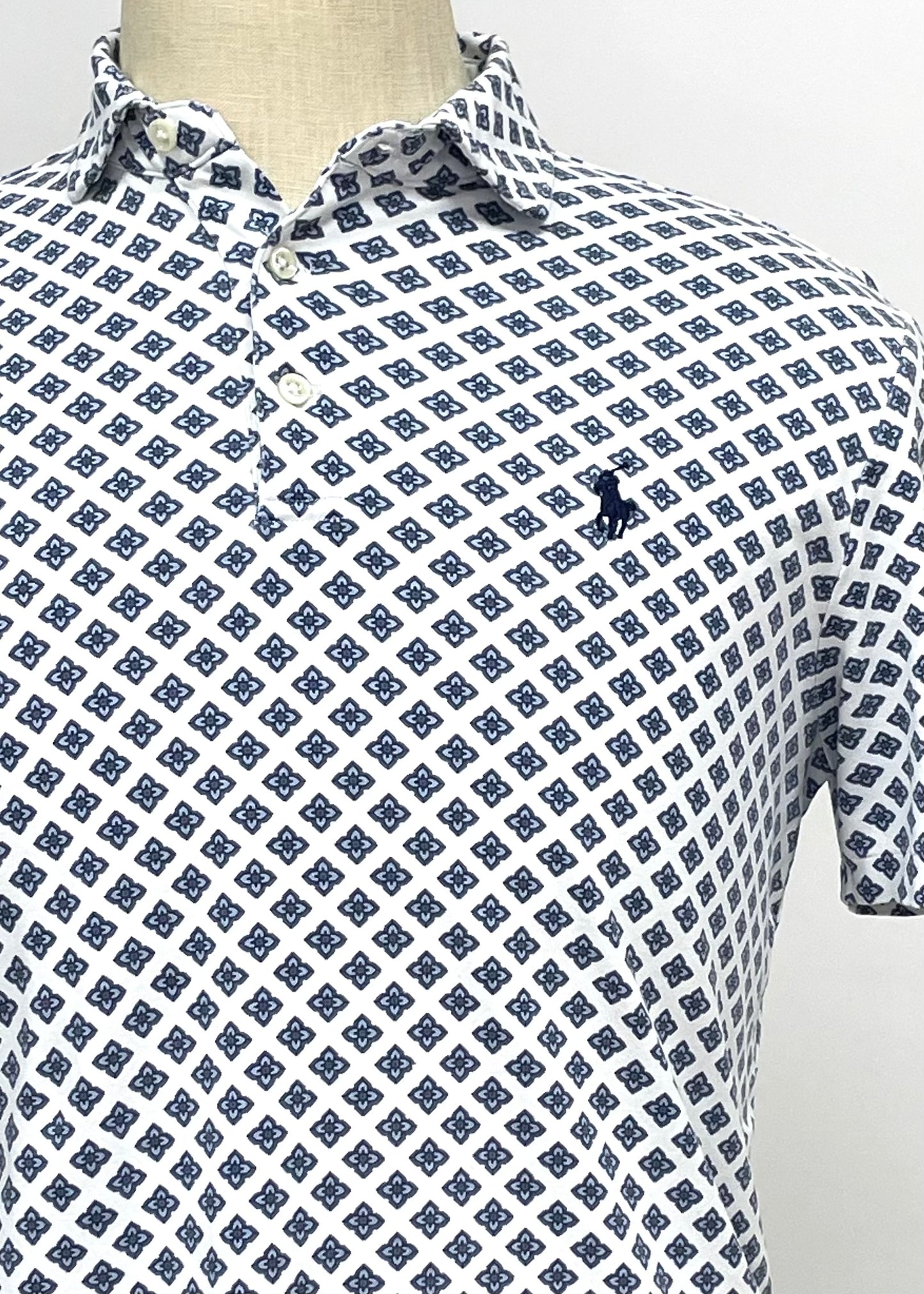 Camiseta Polo Ralph Lauren 🏇🏼 Color blanco con diseño tríptico en color azul Talla S Entalle Clásico