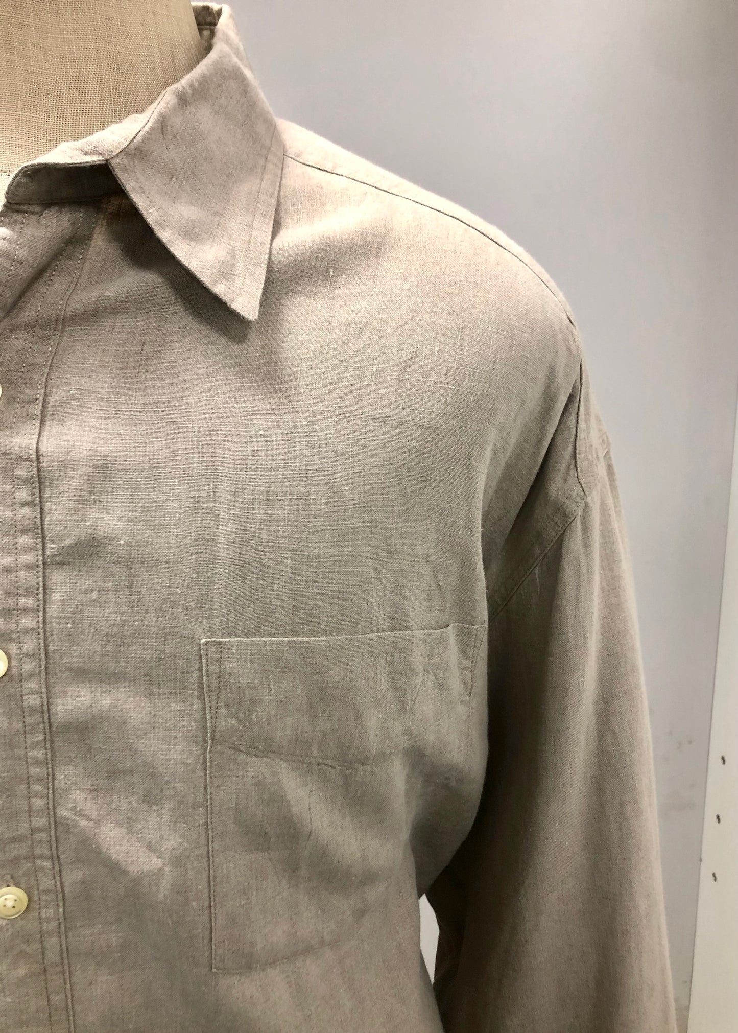 Camisa de botones GAP  de lino color kaki Talla XL Entalle Regular