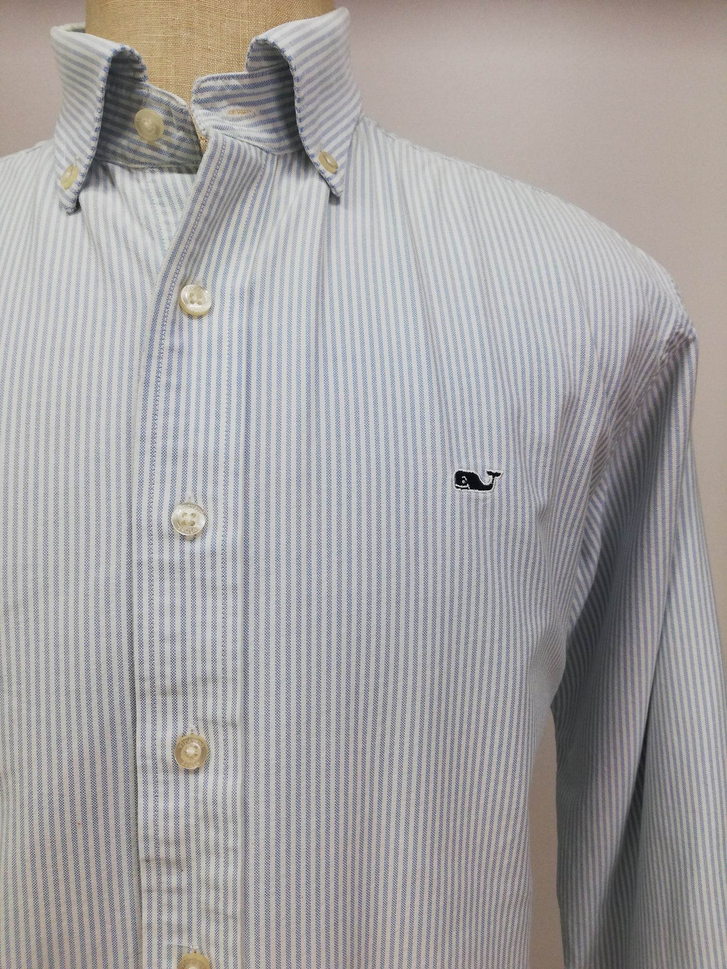 Camisa de botones Vineyard Vines 🐳 Oxford de rayas en color celeste y blanco Talla L Entalle Clásico (ver descripción)