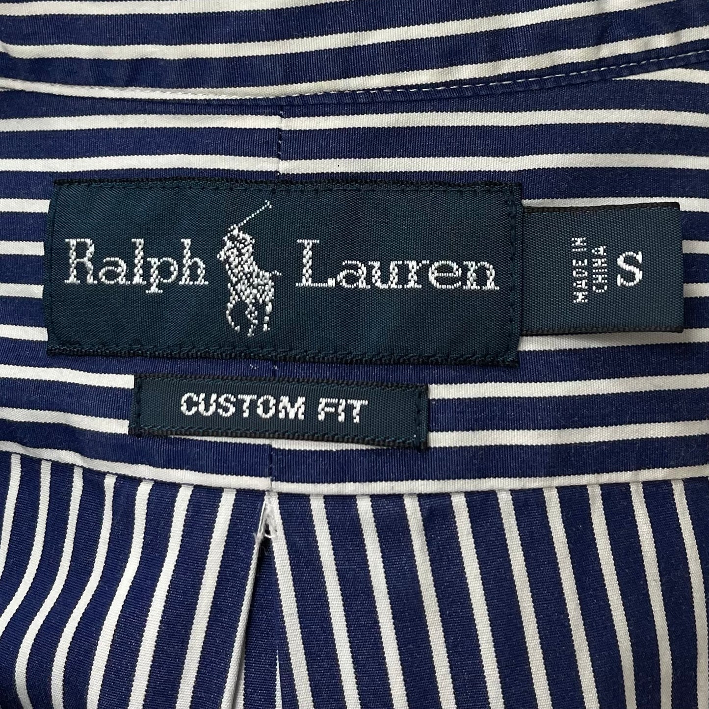 Camisa Polo Ralph Lauren 🏇🏼 con patron de rayas en color azul navy y blanco Talla S Entalle Custom Fit