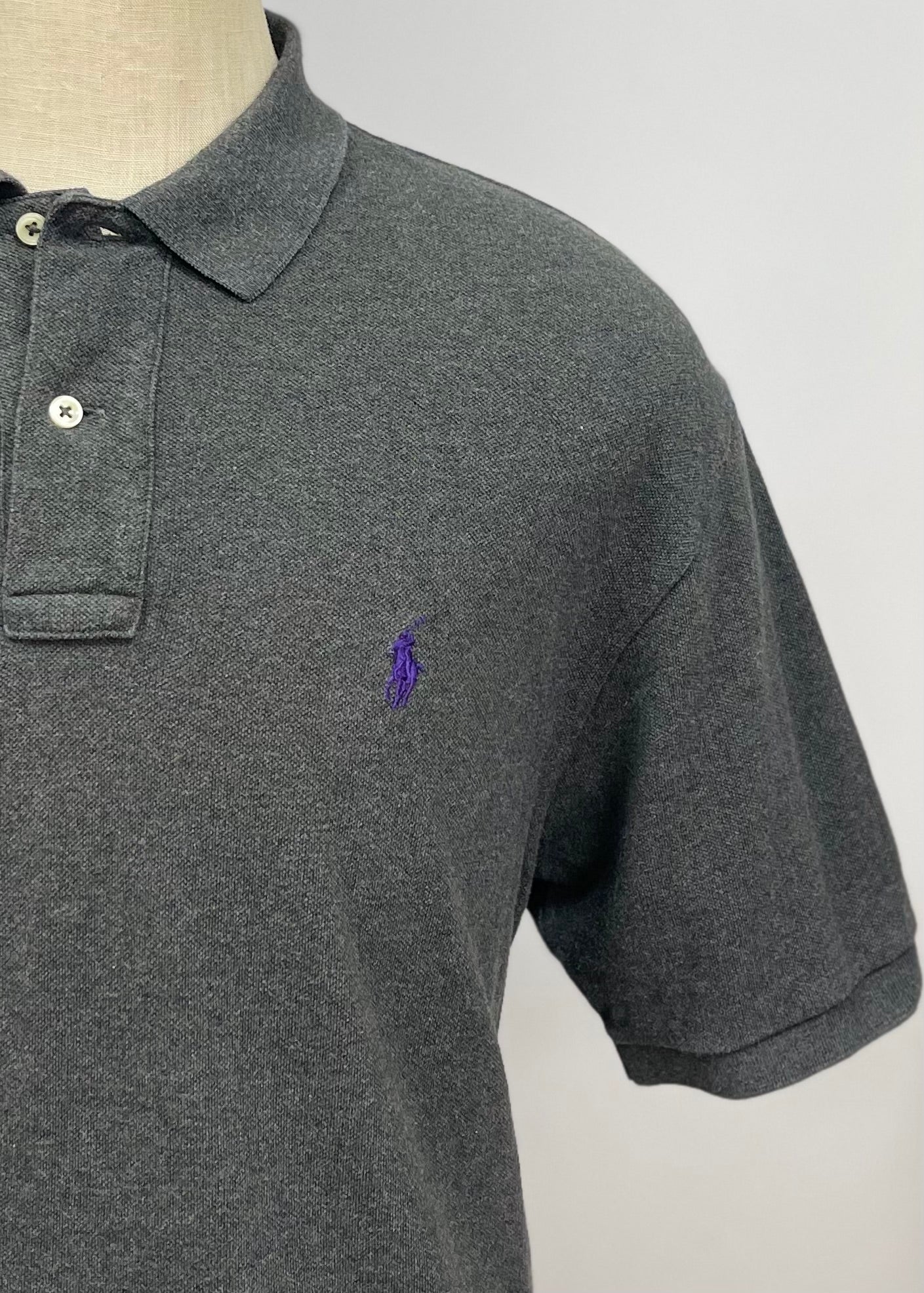 Camiseta Polo Ralph Lauren 🏇🏼 color gris oscuro Talla XL Entalle Regular