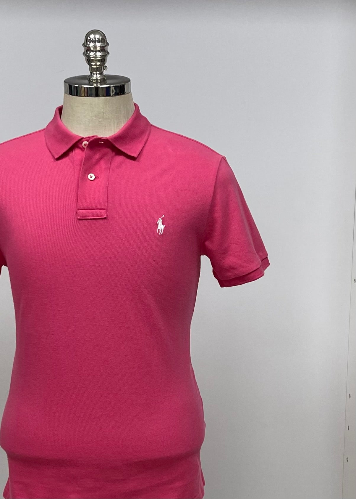 Camiseta Polo Ralph Lauren 🏇🏼color rosado intenso Talla M Entalle Custom Slim Fit