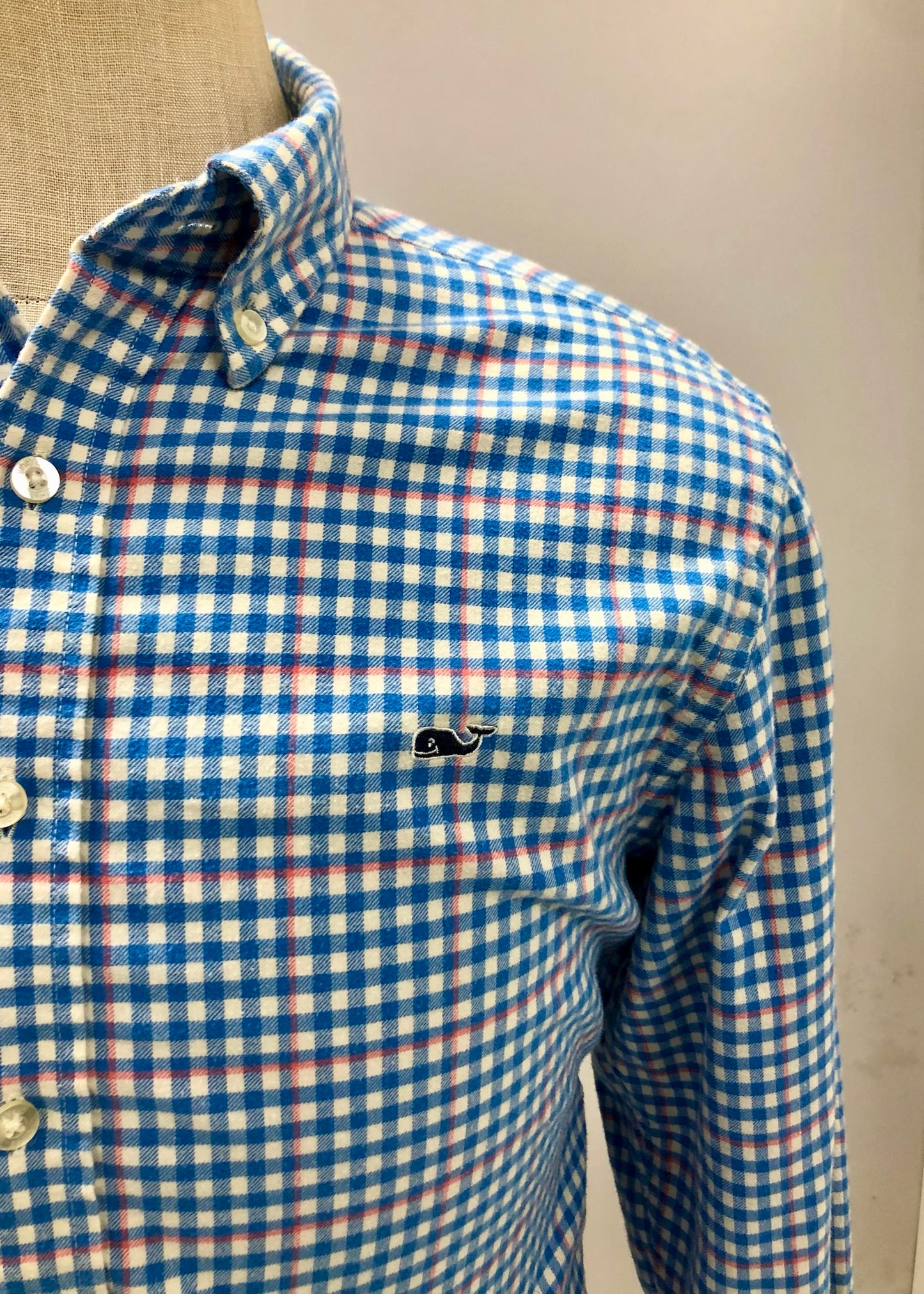 Camisa de botones Vineyard Vines 🐳 de cuadros en color azul, rosado y blanco Talla M Entalle Slim Fit