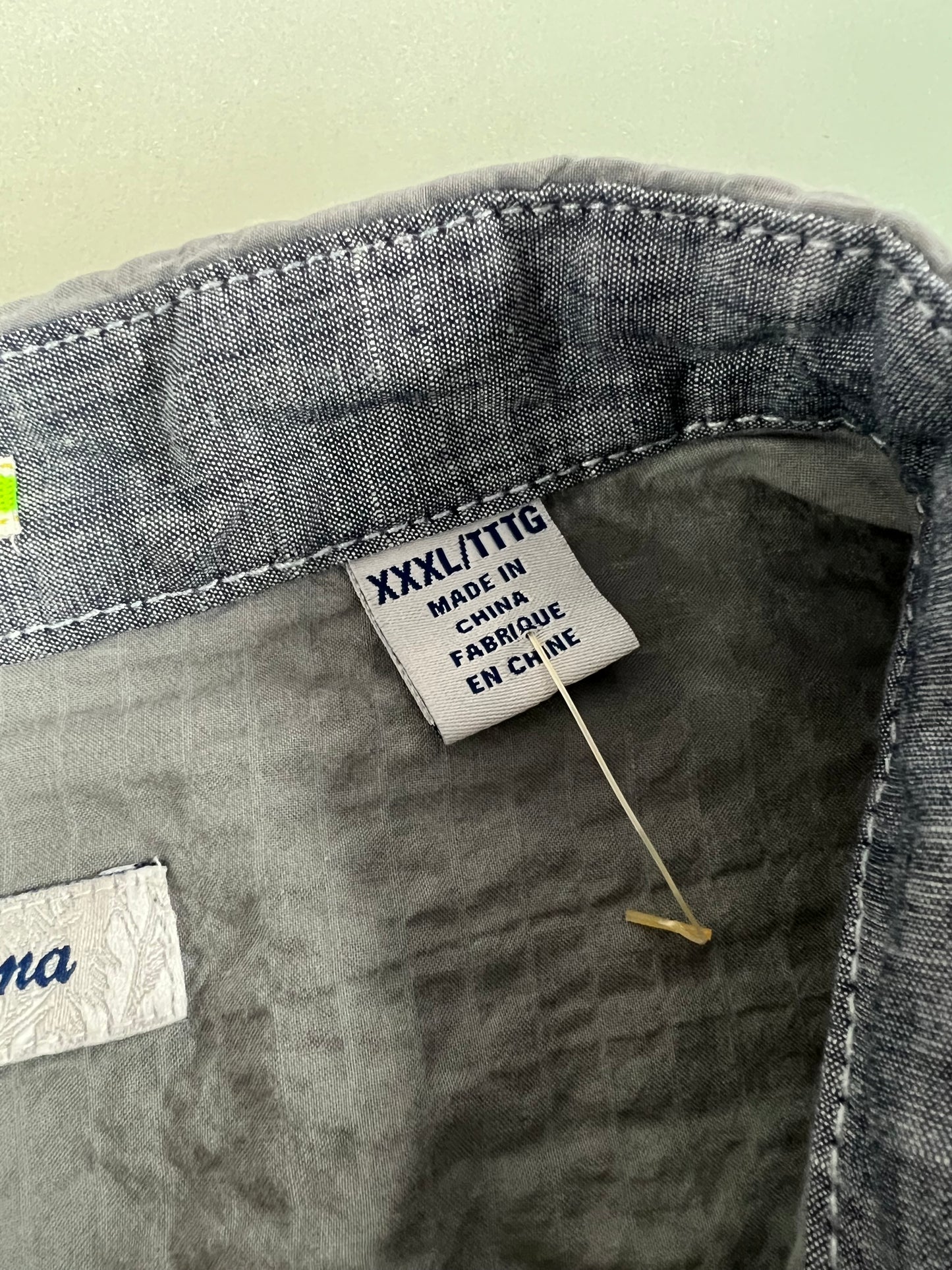 Camisa de botones Tommy Bahama 🌴 Seersucker en color gris  Talla 3XL Entalle Regular