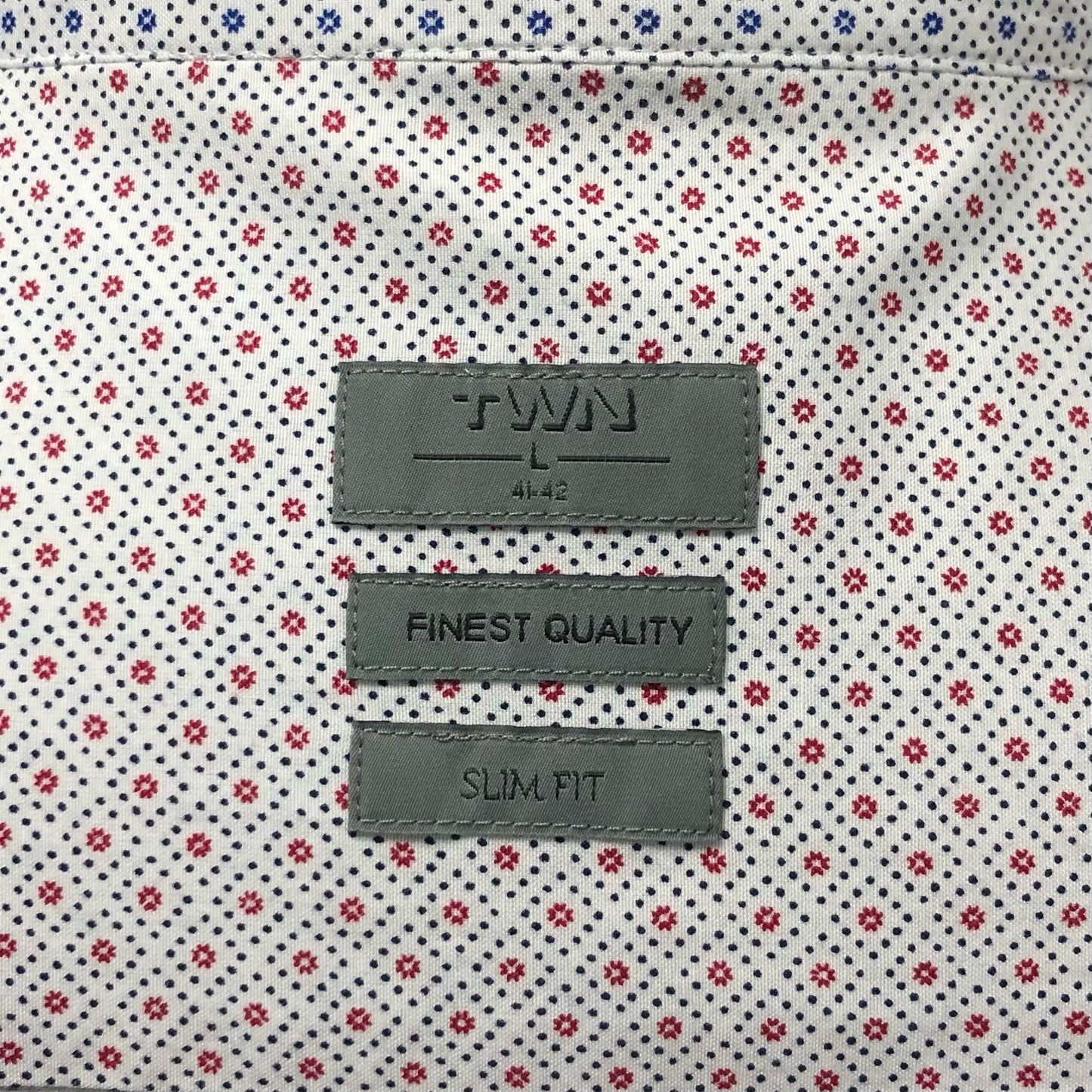 Camisa de botones TWN color blanco con puntos en negro Talla M Entalle Regular